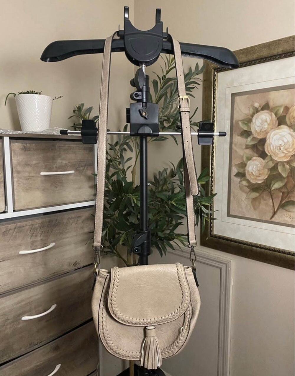 Jen & Co Beige Pebbled Saddle Crossbody Bag Zip Tassel Braided Detach Strap